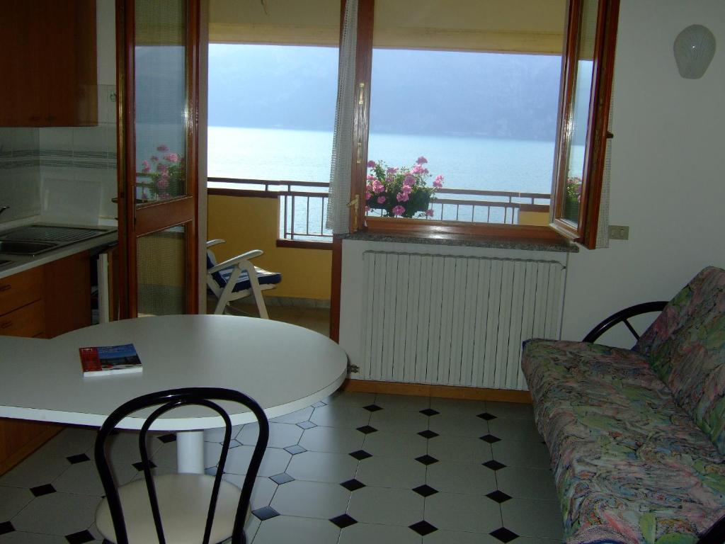 Residence San Vito Brenzone sul Garda Pokoj fotografie
